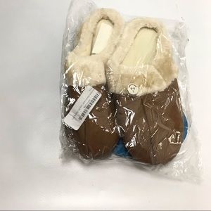 Shoes8teen Women’s Indoor Slippers Fuzzy L 8-9